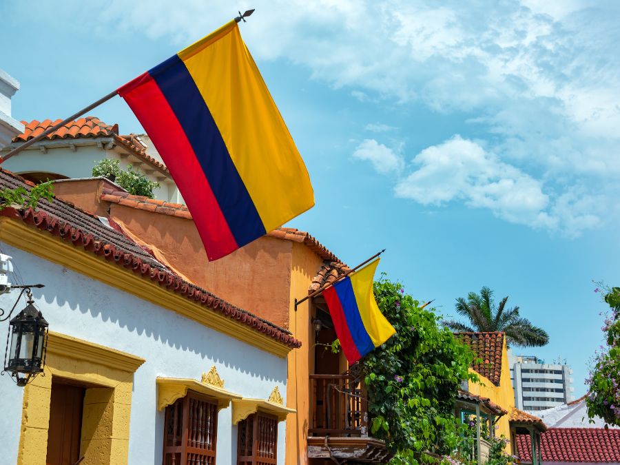 traditional dances and costumes in Cartagena - Colombia