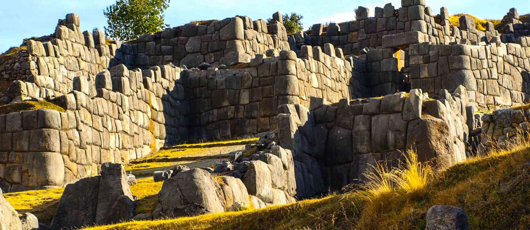 tour of the Inca fortress of Sacsayhuamán